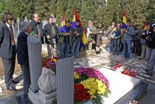 Ofrenda Floral en el Cementerio Civil de Guadalajara, en homenaje a las víctimas de la represión franquista